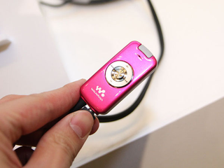 Illustration for article titled Sony Ericsson's Premier 3 Walkman Phone Rips Directly From CDs via 3.5mm Jack